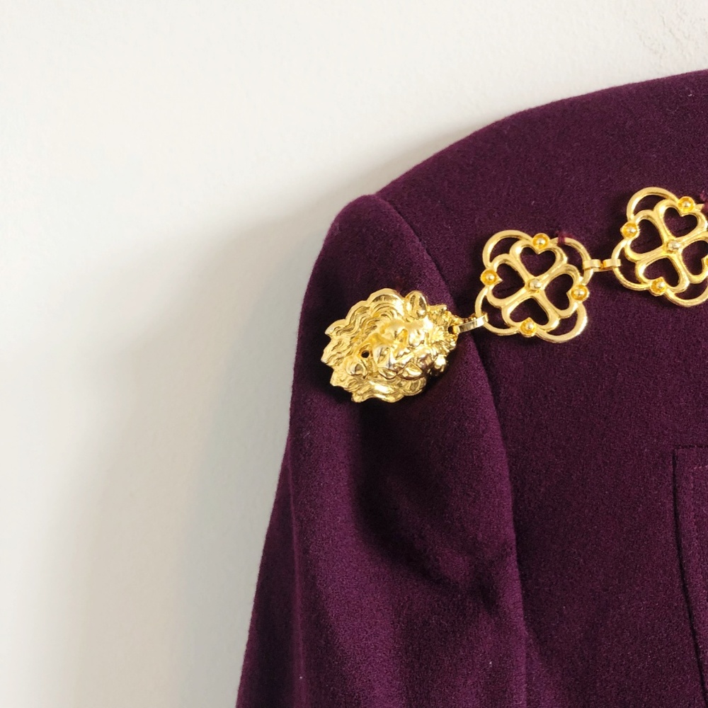 Vintage 90s Plum Purple Lion Head Pendant Blazer - Picture 2 of 7